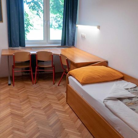 Dijaski Dom Bezigrad Ljubljana Hostel Екстериор снимка