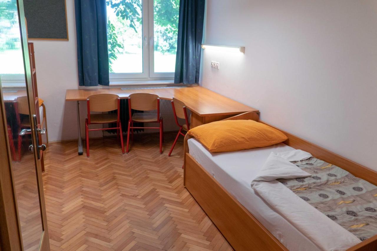 Dijaski Dom Bezigrad Ljubljana Hostel Екстериор снимка