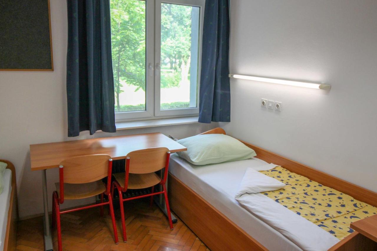Dijaski Dom Bezigrad Ljubljana Hostel Екстериор снимка