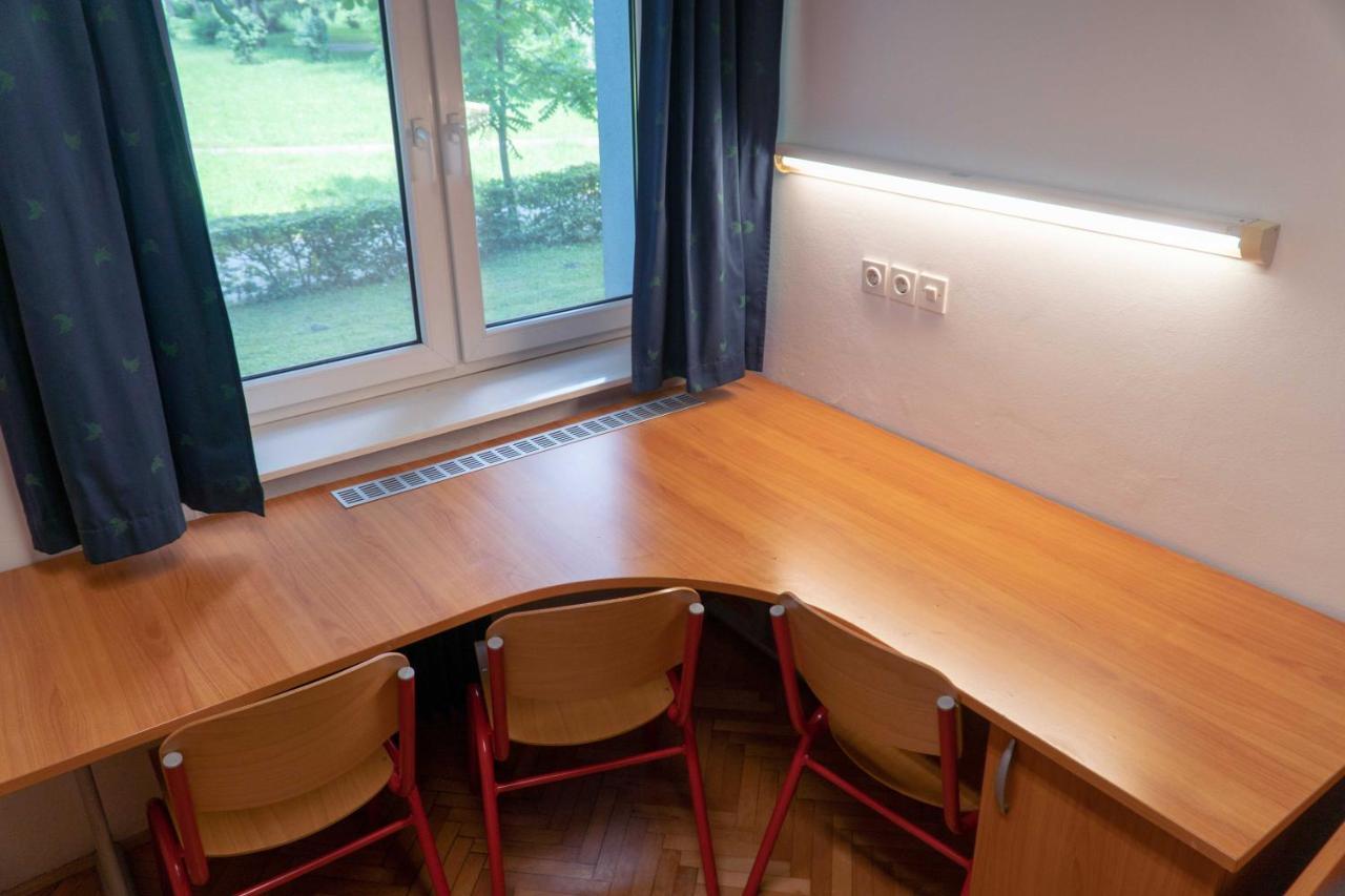 Dijaski Dom Bezigrad Ljubljana Hostel Екстериор снимка
